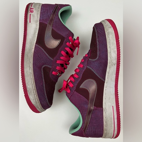 NIKE Sneakers